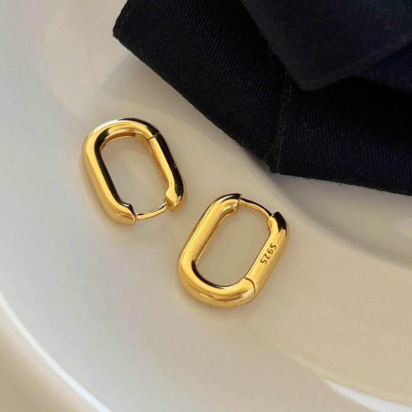 Classy and trendy 925 hoop earrings